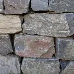 Detaljer steinmur i Kløversvingen i Kongsberg